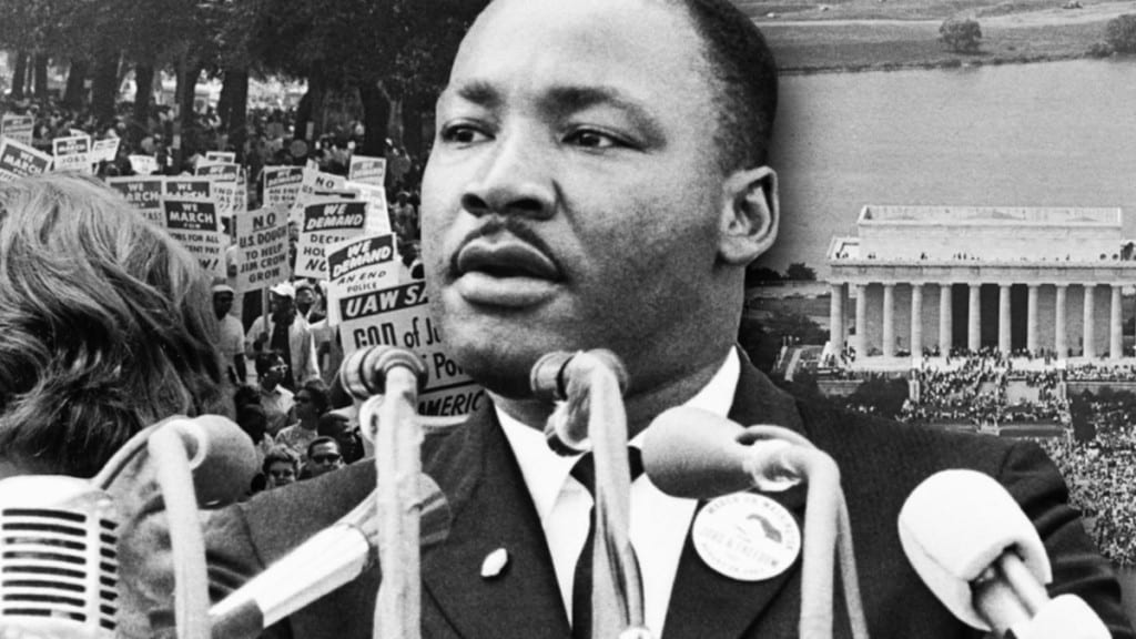 Martin Luther King discursando 